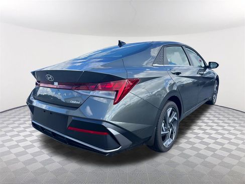 Used 2025 Hyundai Elantra Limited image 5