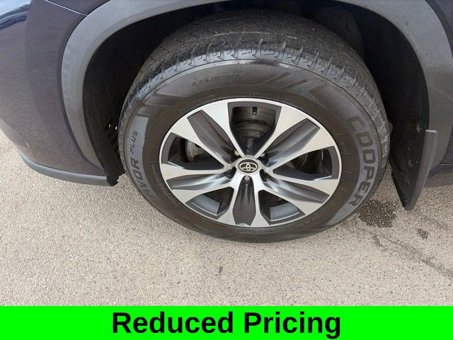 Used 2020 Toyota Highlander XLE AWD/4WD image 49