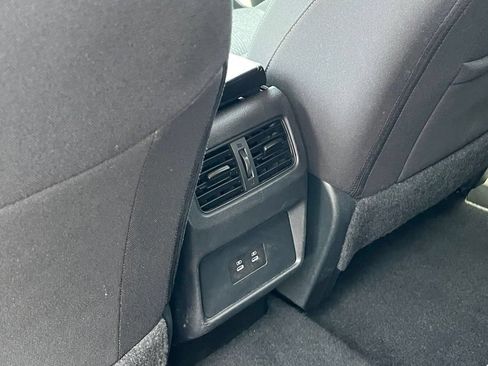 Used 2025 Nissan Rogue SV FWD image 24