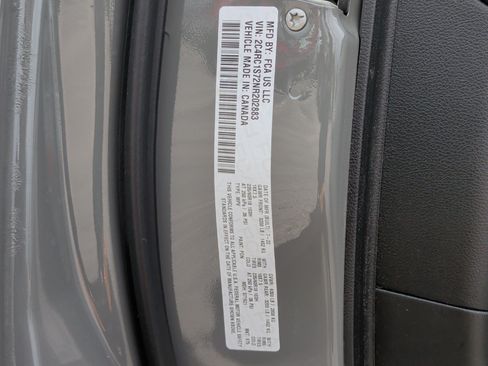 Used 2022 Chrysler Pacifica Limited w/ Uconnect Theater Family Group FWD image 44