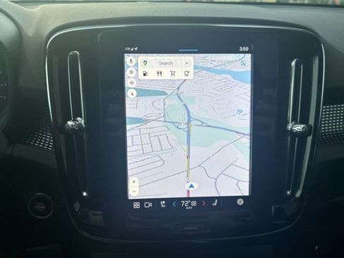 Certified 2025 Volvo XC40 B5 Plus AWD/4WD image 22