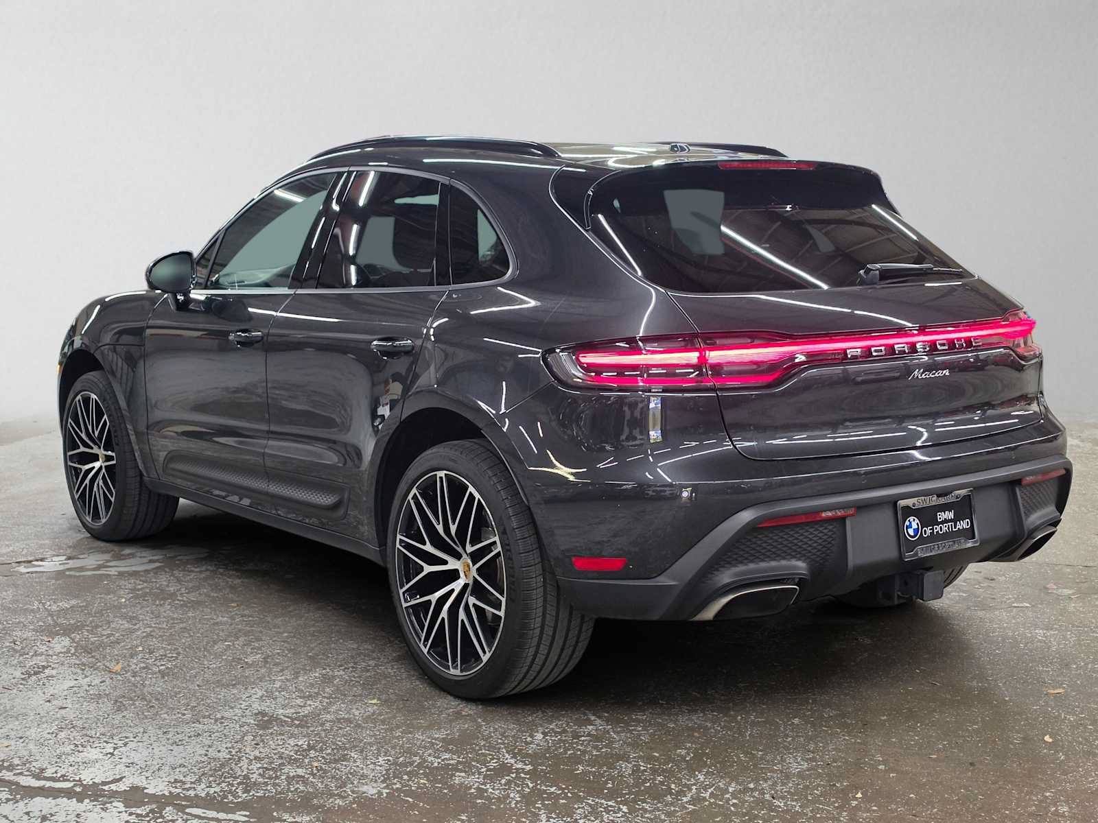 Used 2025 Porsche Macan AWD/4WD image 5