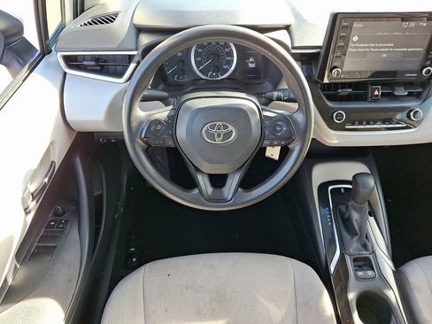 Used 2022 Toyota Corolla LE image 12