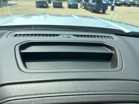 Used 2023 GMC Sierra 2500 Denali w/ Technology Package AWD/4WD image 17