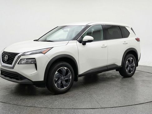 Used 2025 Nissan Rogue SV AWD/4WD image 3