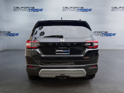 Used 2025 Honda Pilot TrailSport image 6