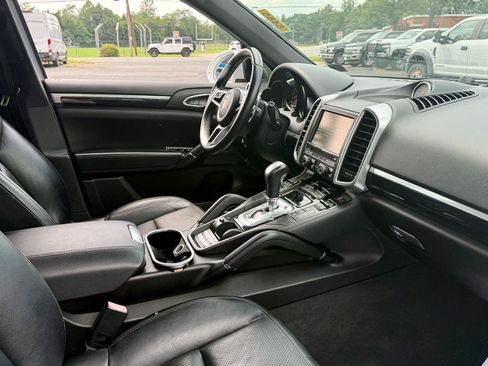 Used 2016 Porsche Cayenne AWD/4WD image 11