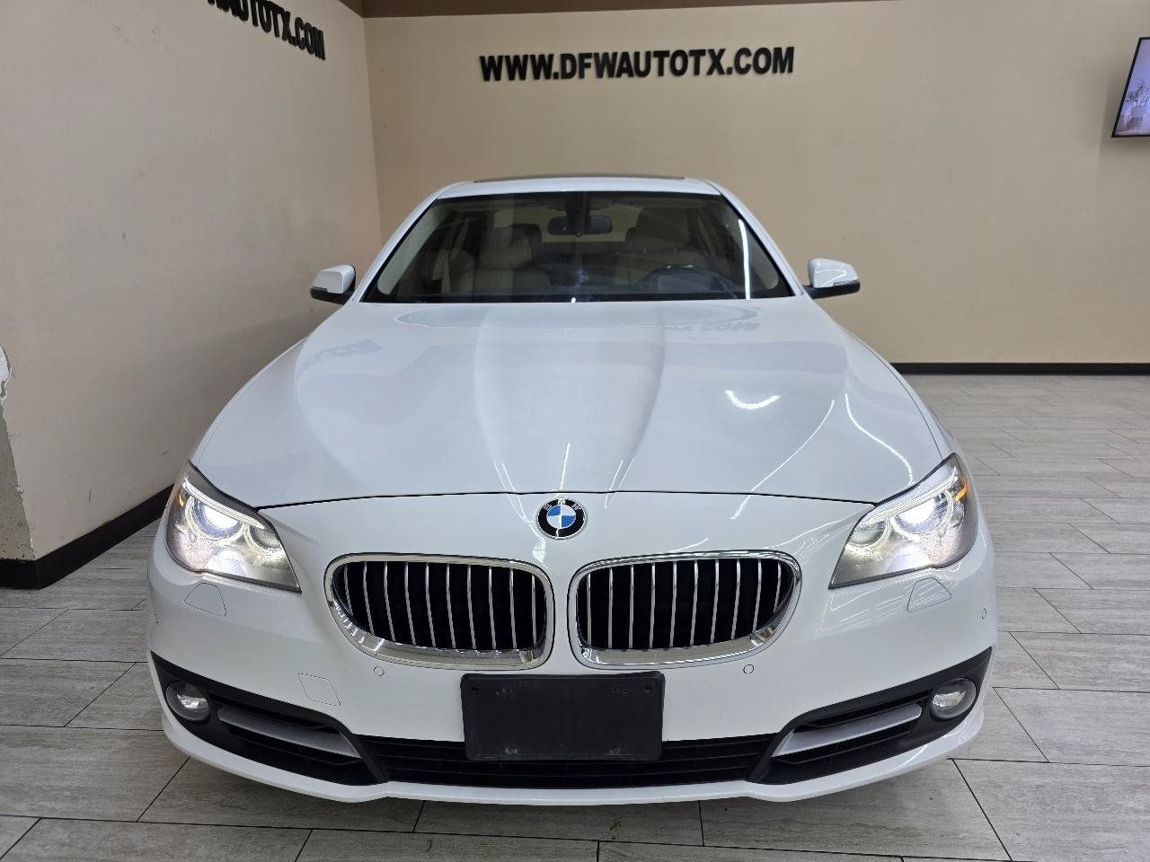 Used 2016 BMW 528i xDrive Sedan AWD/4WD image 3