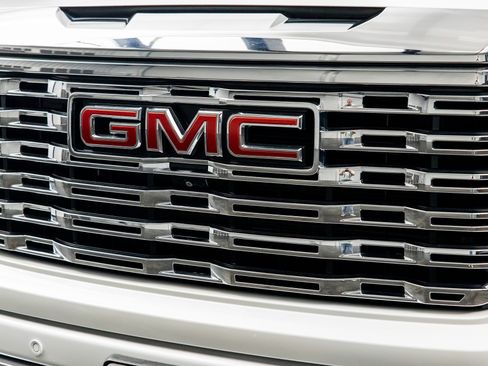 Used 2023 GMC Sierra 1500 Denali w/ Denali Reserve Package AWD/4WD image 4