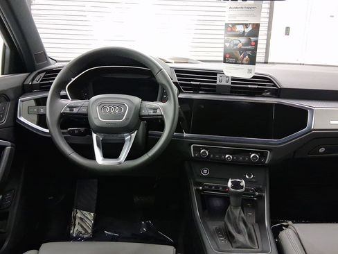 New 2025 Audi Q3 2.0T Premium image 4