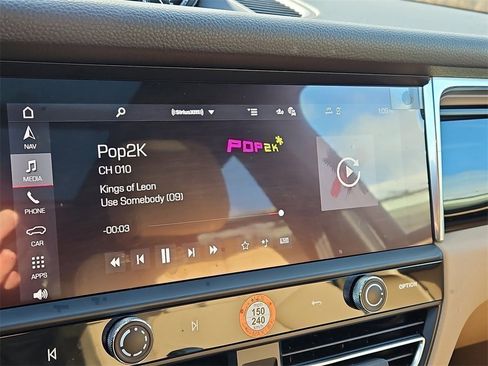 Certified 2025 Porsche Macan image 33