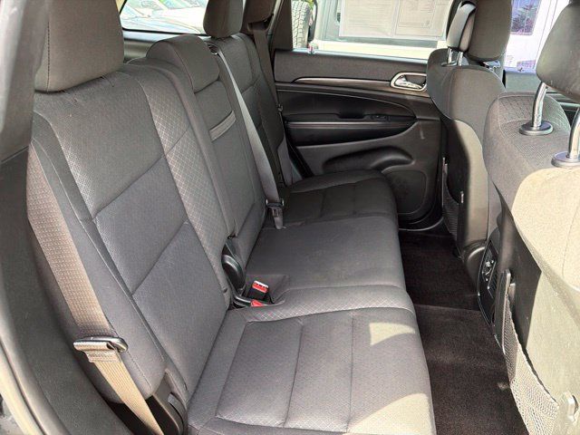 Used 2019 Jeep Grand Cherokee Laredo AWD/4WD image 13