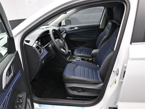 New 2026 Volkswagen Taos SEL image 9