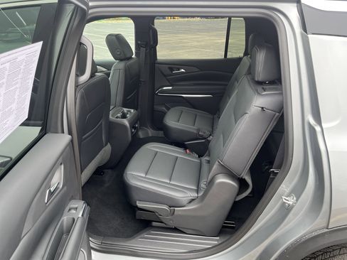 Used 2026 Chevrolet Traverse LT w/ Sun and Wheel Package image 12