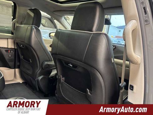 Used 2023 Chrysler Pacifica Limited image 33