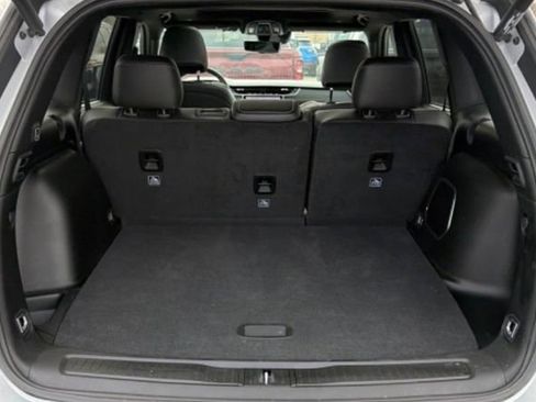 Used 2024 Jeep Grand Cherokee Limited w/ Luxury Tech Group II image 6