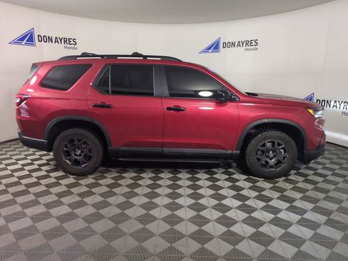 Used 2023 Honda Pilot TrailSport image 6