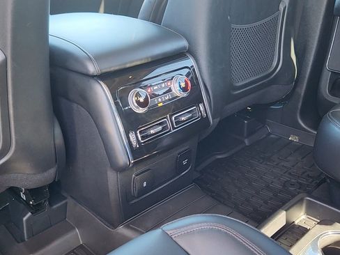 Used 2024 Lincoln Aviator AWD w/ Premium Package image 18