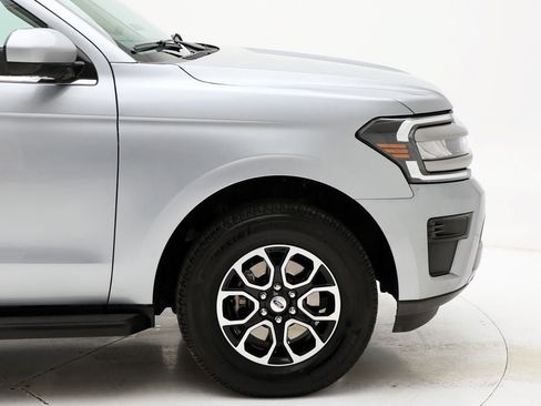Used 2024 Ford Expedition Max XLT image 4