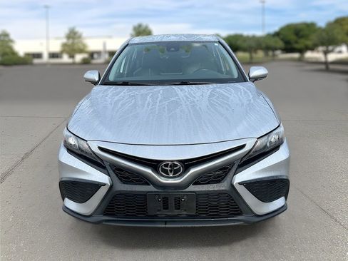 Used 2024 Toyota Camry SE image 2