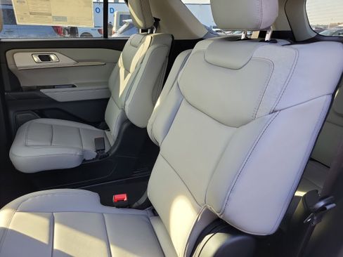 New 2026 Ford Explorer Active w/ Active Comfort Package image 12