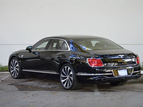 Used 2022 Bentley Flying Spur V8 image 10