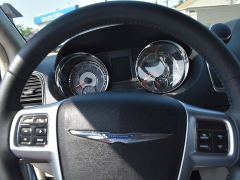 Used 2013 Chrysler Town & Country Touring-L w/ Entertainment Group #2 FWD image 20