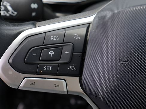 Certified 2024 Volkswagen Jetta SE FWD image 21