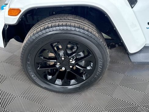 Used 2021 Jeep Wrangler Unlimited Sahara image 34