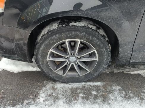 Used 2017 Dodge Grand Caravan SXT image 11