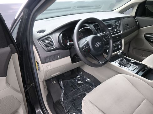 Used 2015 Kia Sedona L image 12