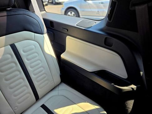 Used 2025 Rivian R1S Premium AWD/4WD image 43