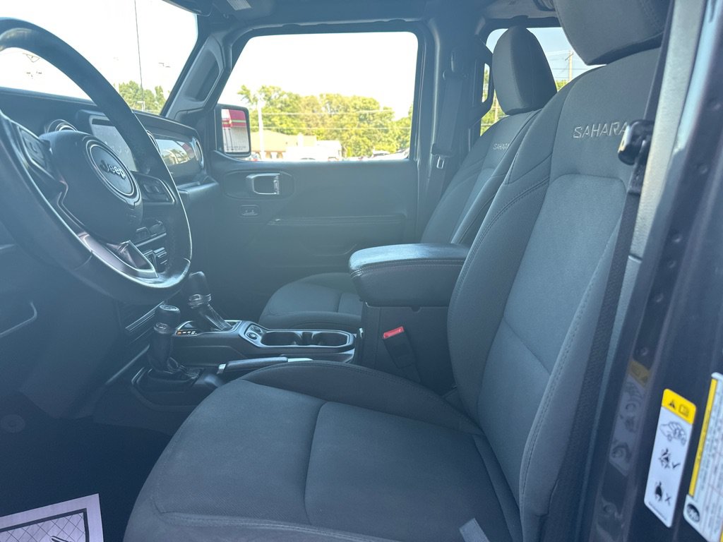 Used 2018 Jeep Wrangler Unlimited Sahara AWD/4WD image 2