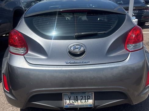 Used 2016 Hyundai Veloster FWD image 5