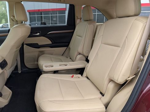 Used 2019 Toyota Highlander Limited image 31