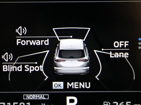 Used 2024 Mitsubishi Outlander SE image 22