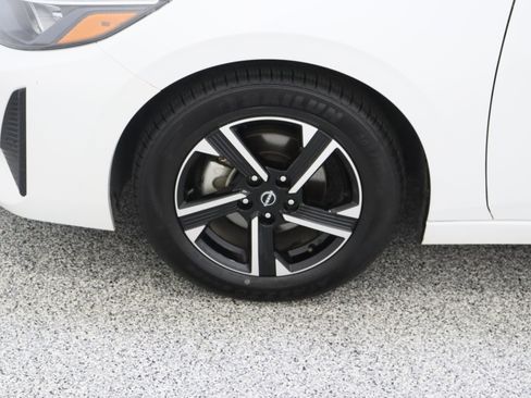 Used 2024 Nissan Sentra SV FWD image 11