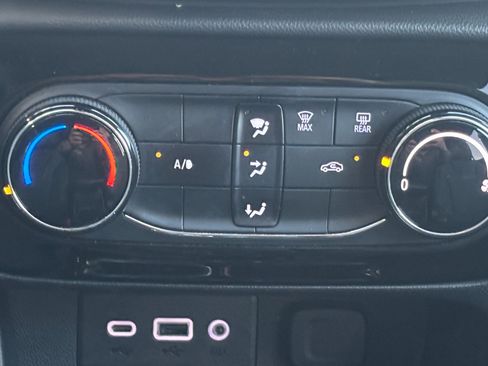 Used 2021 Buick Encore GX Preferred image 4