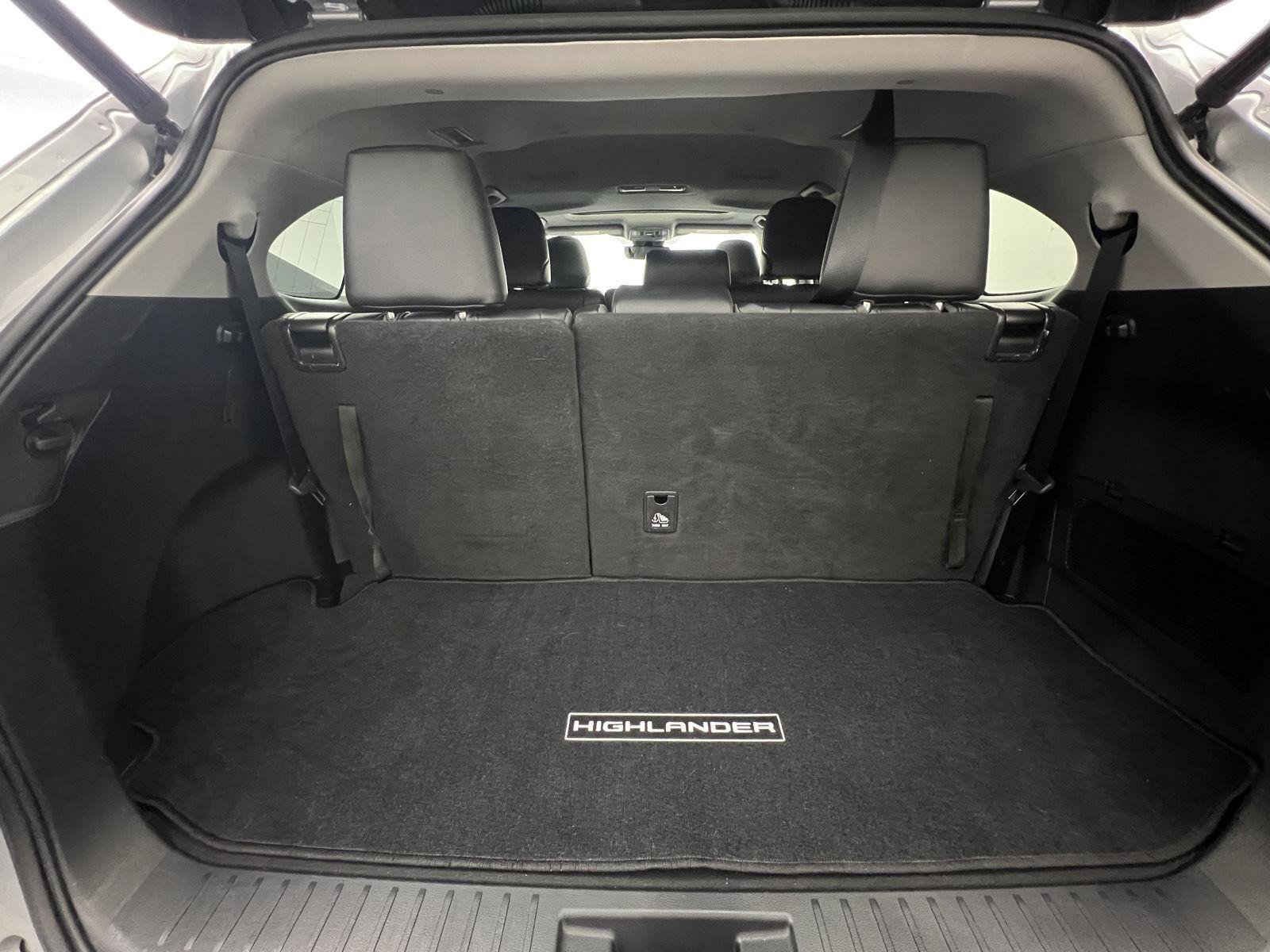 Used 2020 Toyota Highlander XLE FWD image 25