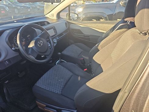 Used 2016 Toyota Yaris L image 4