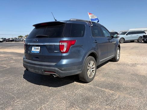 Used 2018 Ford Explorer XLT w/ Equipment Group 202A AWD/4WD image 6