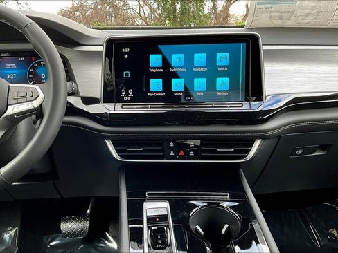 New 2025 Volkswagen Atlas Cross Sport SE image 5