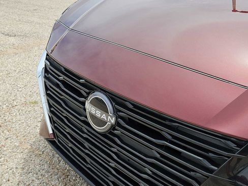 Used 2025 Nissan Altima 2.5 SV FWD image 13