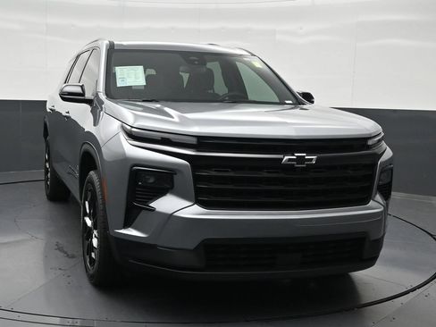 Used 2025 Chevrolet Traverse LT w/ Midnight/Sport Edition FWD image 8