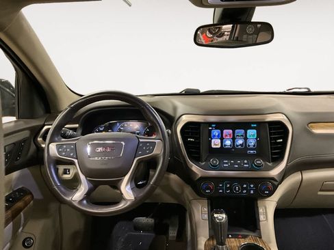 Used 2019 GMC Acadia Denali w/ Technology Package FWD image 10