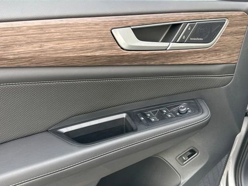 Used 2025 Volkswagen Atlas SEL Premium R-Line image 8