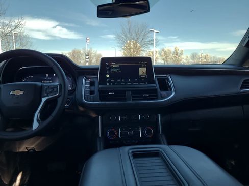 Used 2022 Chevrolet Suburban LT w/ LT Signature Package image 18