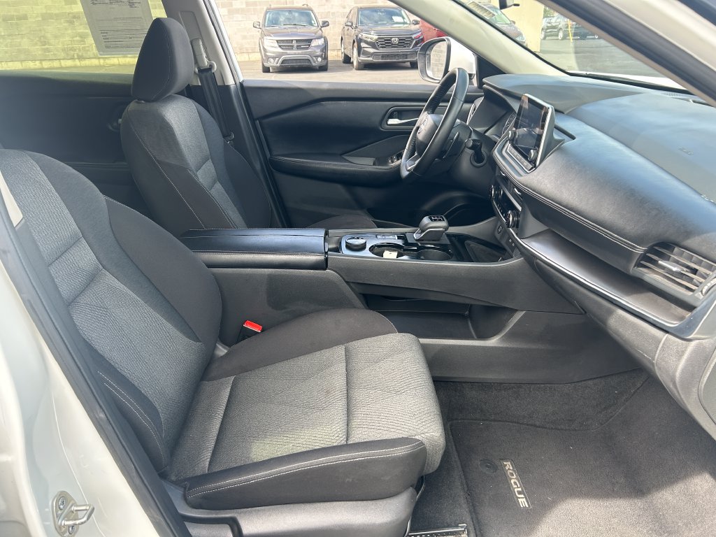 Used 2025 Nissan Rogue SV AWD/4WD image 35