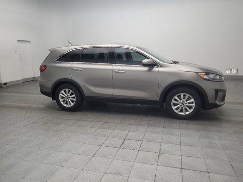 Used 2019 Kia Sorento FWD image 11