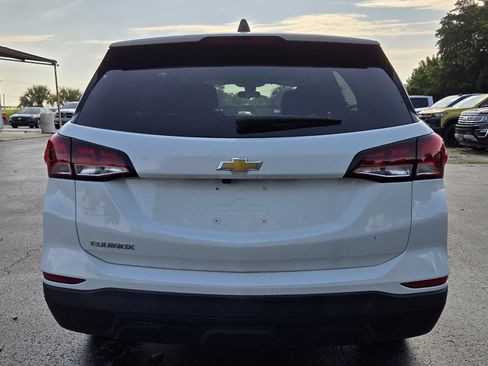 Certified 2022 Chevrolet Equinox LS w/ LS Convenience Package FWD image 4